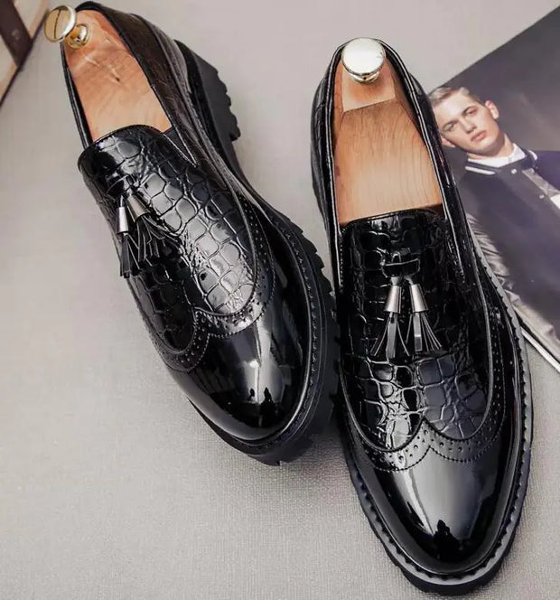 Carved Retro Men's Leather Loafers - Comfortable Set