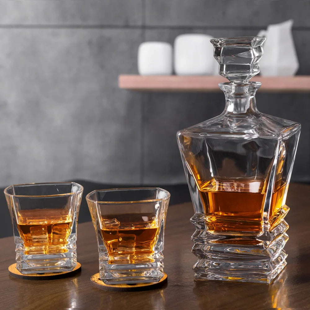 Decanter Set w/ 4pcs Glasses