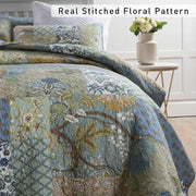 King Quilt Set - Reversible Green, 110 x 118 Inch Quilt  2 Pillowcases