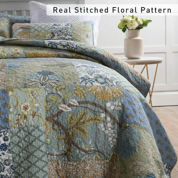 King Quilt Set - Reversible Green, 110 x 118 Inch Quilt  2 Pillowcases
