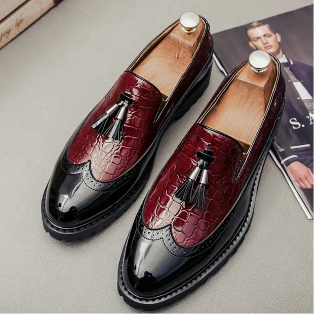 Carved Retro Men's Leather Loafers - Comfortable Set